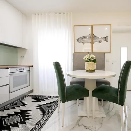 Dina House Avo Mariana * Ναζαρέ