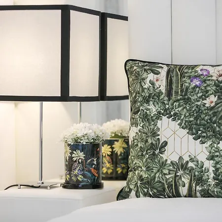 Dina House Avo Mariana *