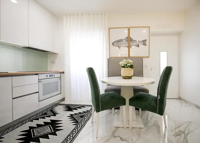 Dina House Avo Mariana * Ναζαρέ