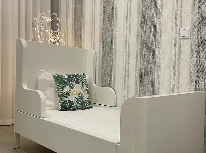 Dina House Avo Mariana Daire Nazaré